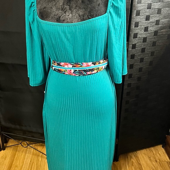 Dress - Picture 5 of 8